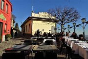 50 Alla stazione di arrivo della funicolare